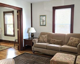 Historic downtown house. Unscented products and sustainability practices. - Northampton - Obývací pokoj