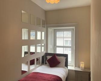 Latin Quarter Townhouse - Galway - Bedroom