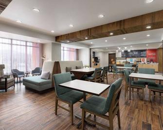 Perfect For the Outdoor Enthusiasts! 15 Miles From Yosemite- 2 Units - Oakhurst - Restaurant