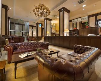Apollo Hotel Bratislava - ברטיסלבה - דלפק קבלה