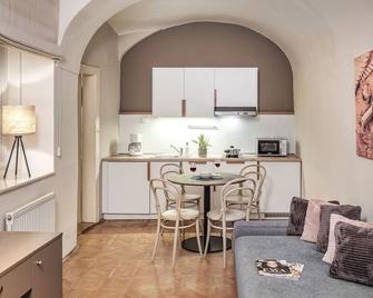 6 Continents Apartments by Adrez - Praga - Cocina