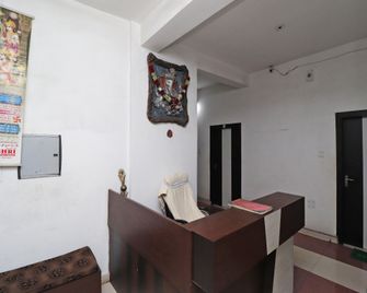 OYO 42907 Hotel Bhuneshwar - Rāmgarh - Front desk