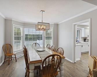 The Retreat Great for Families/Groups, Casino, & Golfing. - Hinckley - Dining room