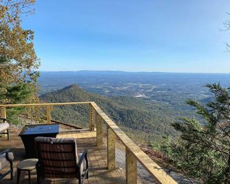Flyin' High: A Rustic Luxury Mountain Getaway With Amazing Views - Columbus - Balcony