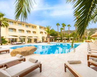 โรงแรม Corsica และสปา Serena - คาลวี - สระว่ายน้ำ