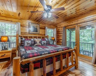 Frohe Hutte, Private Luxury Getaway, Game Room, Hot Tub, Fire Pit - Cornelia