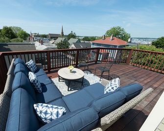 Serenity Inn Newport - Newport - Balcon