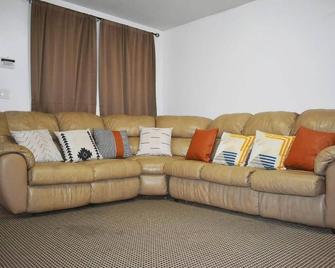 2bd 2bt Apt Near University - Edinburg - Living room