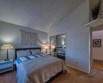 Sunshine Retreat- quiet home near Northwest College! - パウエル - 寝室