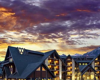 Grande Rockies Resort-Bellstar Hotels & Resorts - Canmore - Building