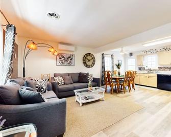 Clearwater --- 33959 Monterray - Frankford - Living room