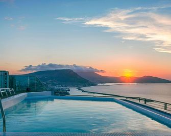 فور بوينتس من قبل شيراتون وهران - وهران - حوض السباحة