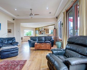 Hot Tub & Close to the Lagoon - The Lagoon View Getaway - Carlsbad - Living room