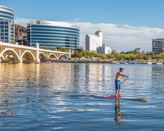 Holiday Inn & Suites Phoenix Airport By IHG - Phoenix