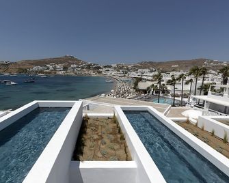 Cubic Mykonos Seafront Design Suites - Ornos - Zwembad