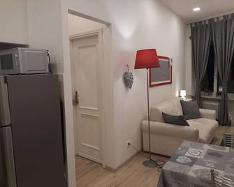 Piazzetta dei Consoli Apartment - Savona - Living room