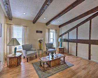 Central Albany Apartment Walk to State Capitol! - Albany - Soggiorno