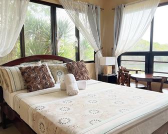 La Puerta Al Paraizo Guimaras powered by Cocotel - Nueva Valencia - Bedroom