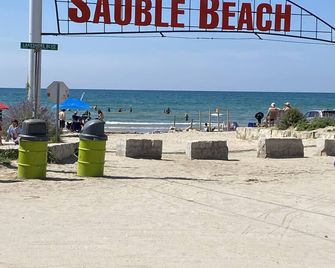 Welcome to Red door cottage! Sauble Beach! - Sauble Beach - Strand