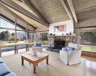 Private 6-BR Retreat on 12 Acres with Mountain Views - Dorset