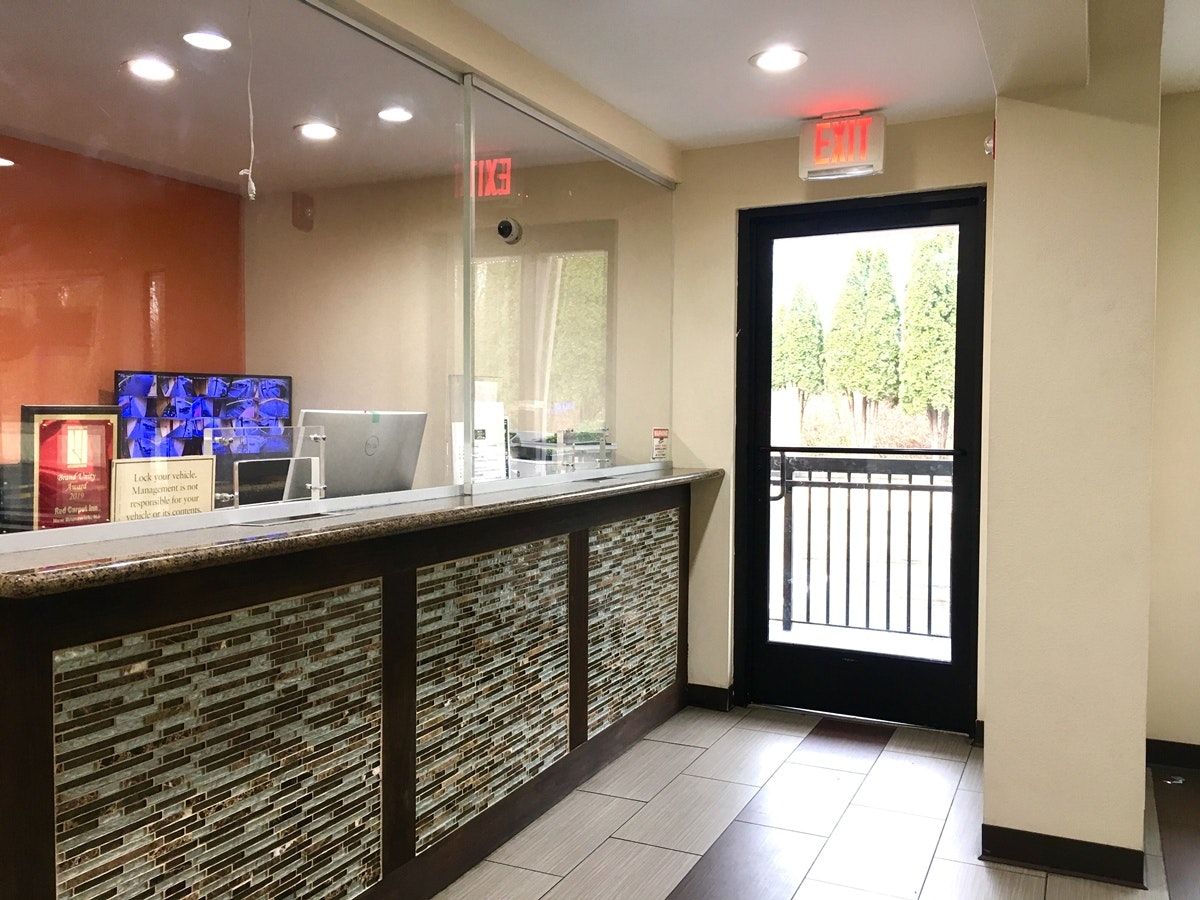 Red Carpet Inn - New Brunswick - New Brunswick - Front desk