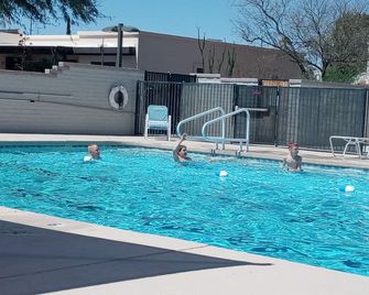 Casa de Abuelitas - 2bed/2bath Townhome - Green Valley - Pool