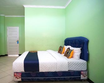 Spot On 2729 Marzan Syariah Guest House - Balikpapan - Schlafzimmer