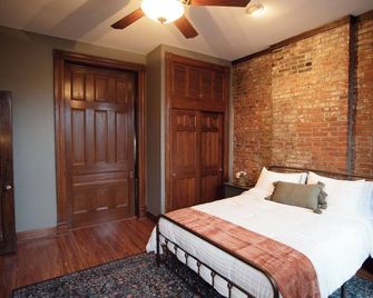 Beautiful Historic Soulard Home with Speakeasy and Game Room, next to AB Brewery - San Luis - Habitación