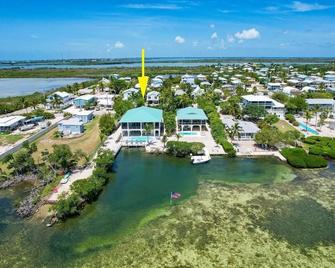 Conch House - Ocean front with dock and pool - Little Torch Key