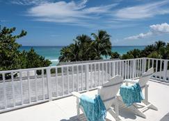 Newly Remodeled Harbour Island Cottage Steps from Pink Sands Beach - Dunmore Town - Balcony