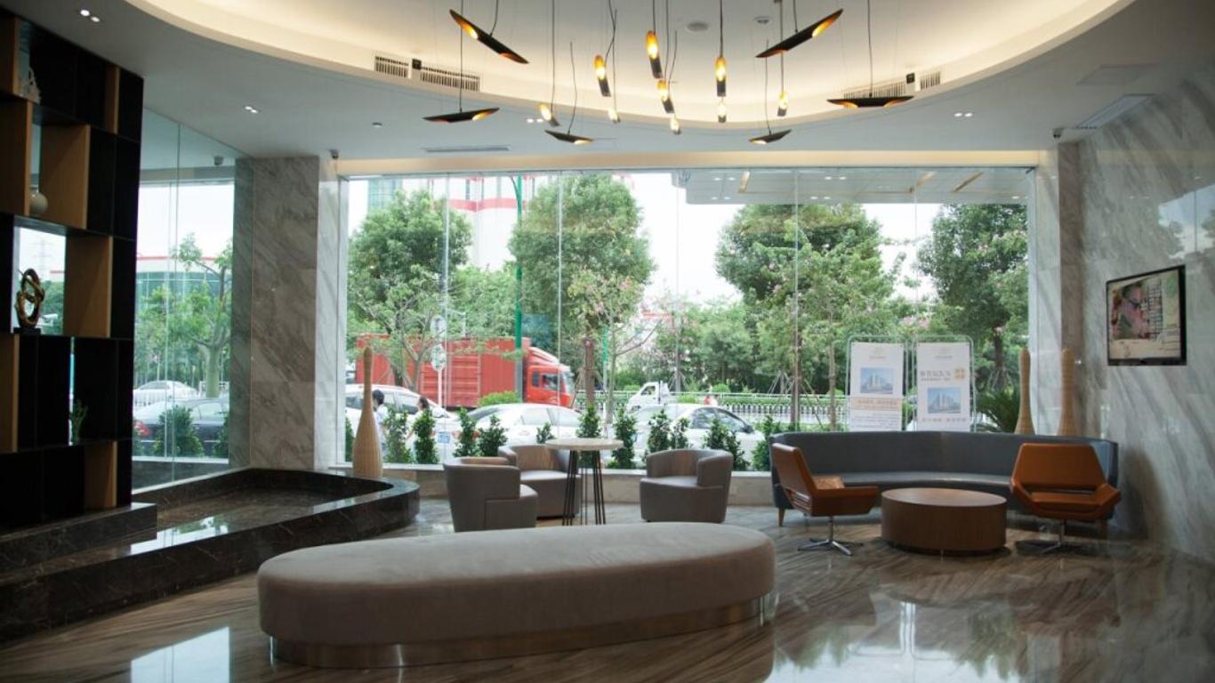 Qianhai Holiday Hotel