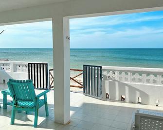 Well-located 3 BR Beachfront house - Progreso - Balcony