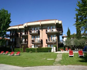 Hotel Smeraldo - Sirmione - Building