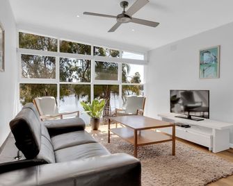 Twin Rivers Whitehouse - 분달롱 - 거실