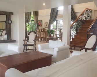 Mactan Pool Villa - Lapu-Lapu City - Living room