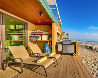 Amazing oceanfront home with inviting deck, privacy, & outdoor living - Capistrano Beach - Patio