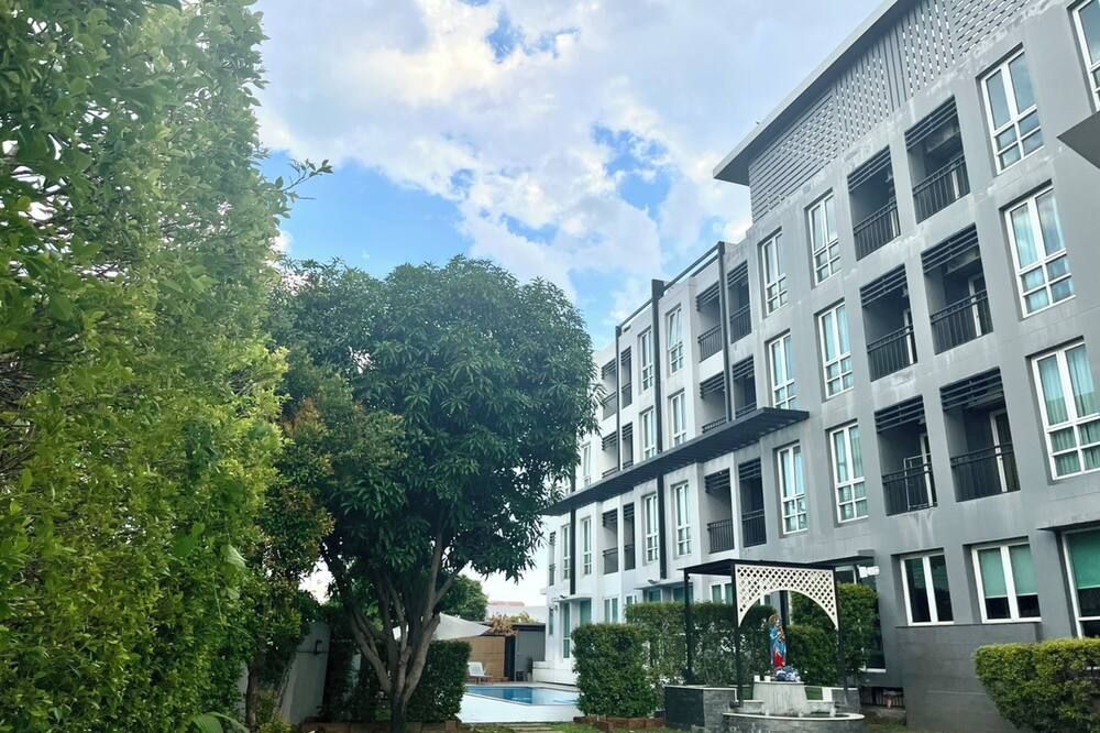 Crystal Suites Suvarnabhumi Airport