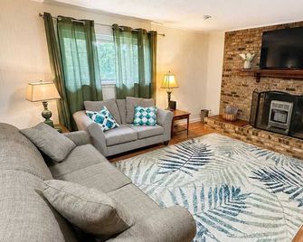 Large 4 Bedroom Home - Bryant, Ar - Bryant - Soggiorno