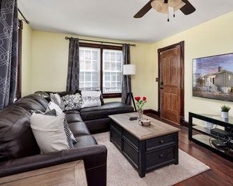 The Cute Haven. - Fredericksburg - Living room