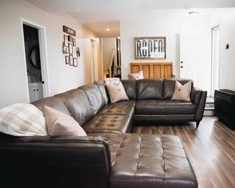 5 Bed 2 Bath Hot Tub Grill Pizza Oven Pets - McCammon - Sala de estar