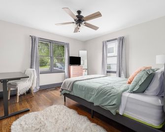 Cute 2BR 5 min to Bristol casino - Bristol - Bedroom