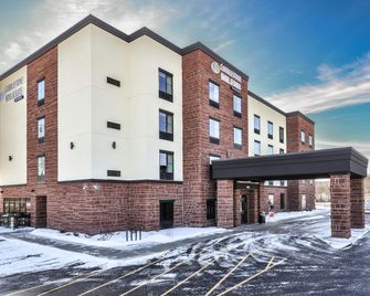 Cobblestone Hotel & Suites - Rhinelander - Rhinelander - Building