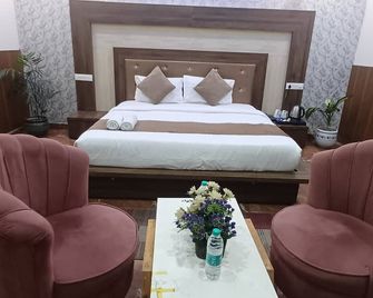 Hotel Amour Chandigarh Zirakpur - Zerakpur