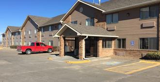 Smoky Hill Inn and Suites - Salina - Building