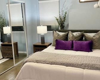 Charming 3-bedroom 2-bathroom loft in Oak Park - Oak Park - Bedroom