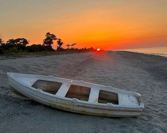 Beautiful Garden Apartment in Private Beachfront Development - Roccella Ionica - Plage