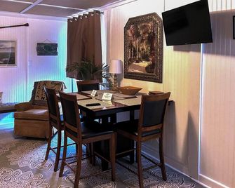 Sneads Ferry Vacation Rental Studio With - Sneads Ferry - Comedor