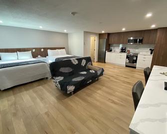 Western Traveller Motel - Grand Forks - Bedroom
