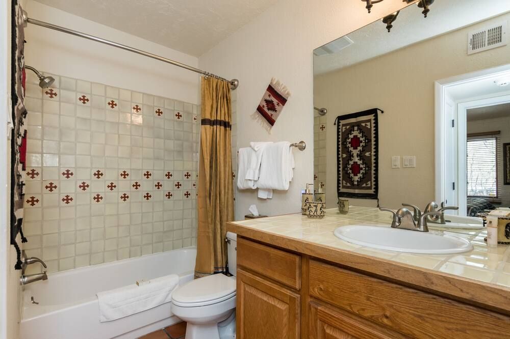 1-BD Condo near Plaza at Fort Marcy Hotel Suites by All Seasons Resort Lodging - Santa Fe - Salle de bain