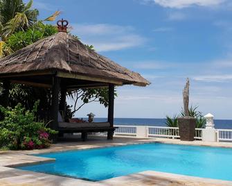 Villa on the Beach in Bali - Banjar - Басейн